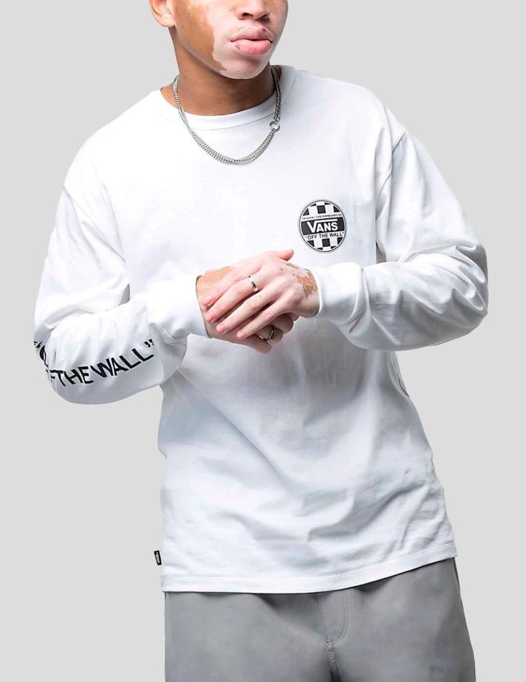 V T-shirt off the wall ls check grafico bianco